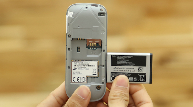 Khe sim trên điện thoại Samsung E1200